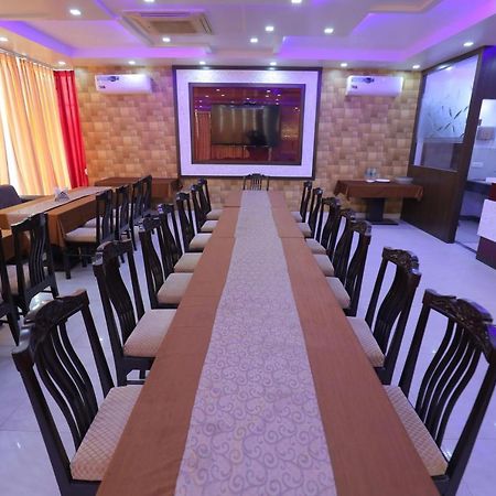 Hotel Sahib'S Red Carpet - Family & Corporate Hotel Chain Agra  Dış mekan fotoğraf