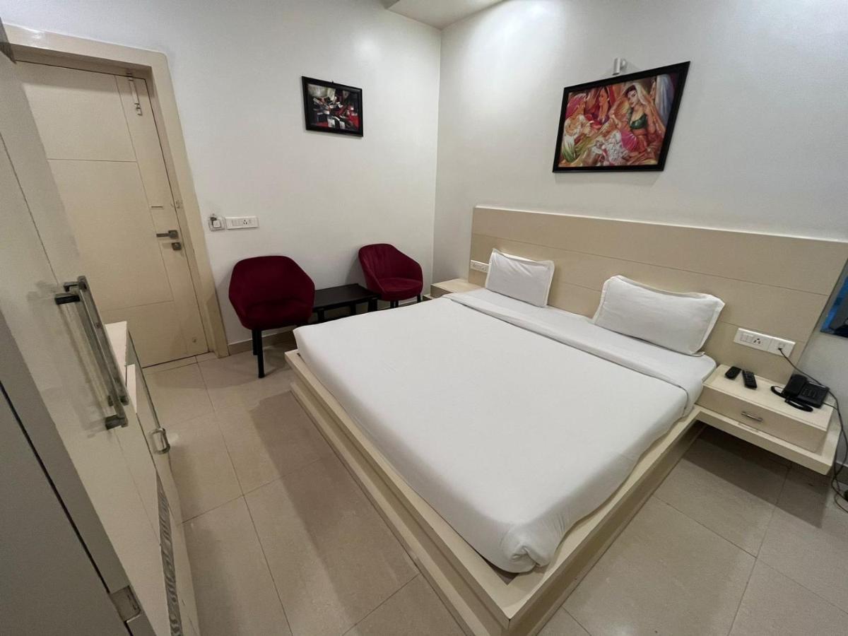 Hotel Sahib'S Red Carpet - Family & Corporate Hotel Chain Agra  Dış mekan fotoğraf