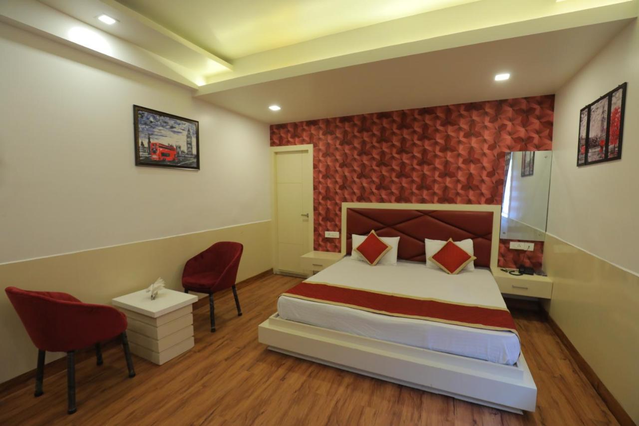 Hotel Sahib'S Red Carpet - Family & Corporate Hotel Chain Agra  Dış mekan fotoğraf