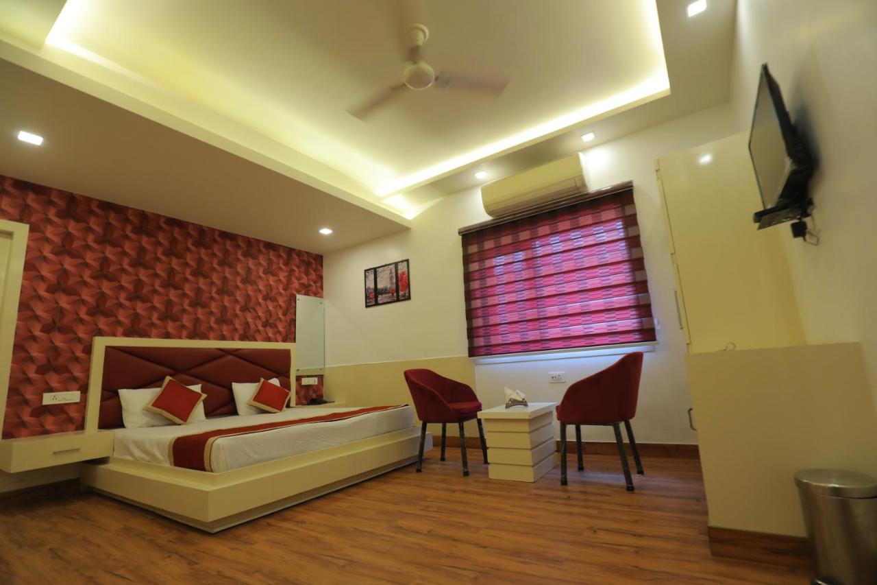 Hotel Sahib'S Red Carpet - Family & Corporate Hotel Chain Agra  Dış mekan fotoğraf