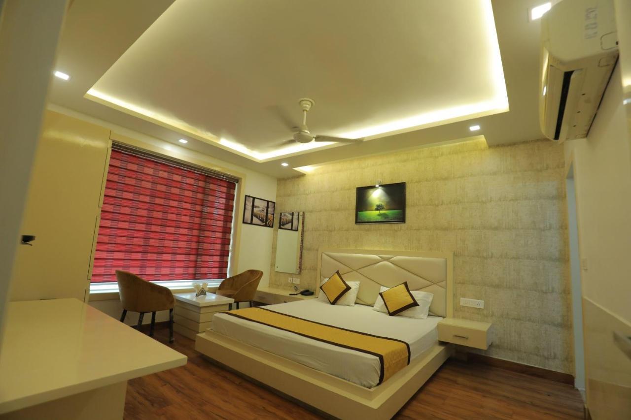 Hotel Sahib'S Red Carpet - Family & Corporate Hotel Chain Agra  Dış mekan fotoğraf