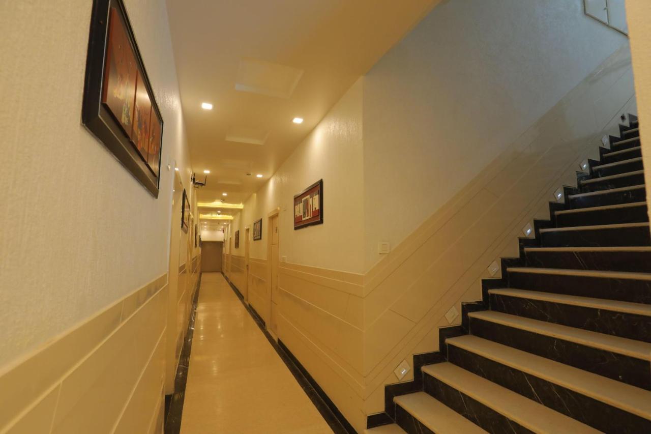 Hotel Sahib'S Red Carpet - Family & Corporate Hotel Chain Agra  Dış mekan fotoğraf