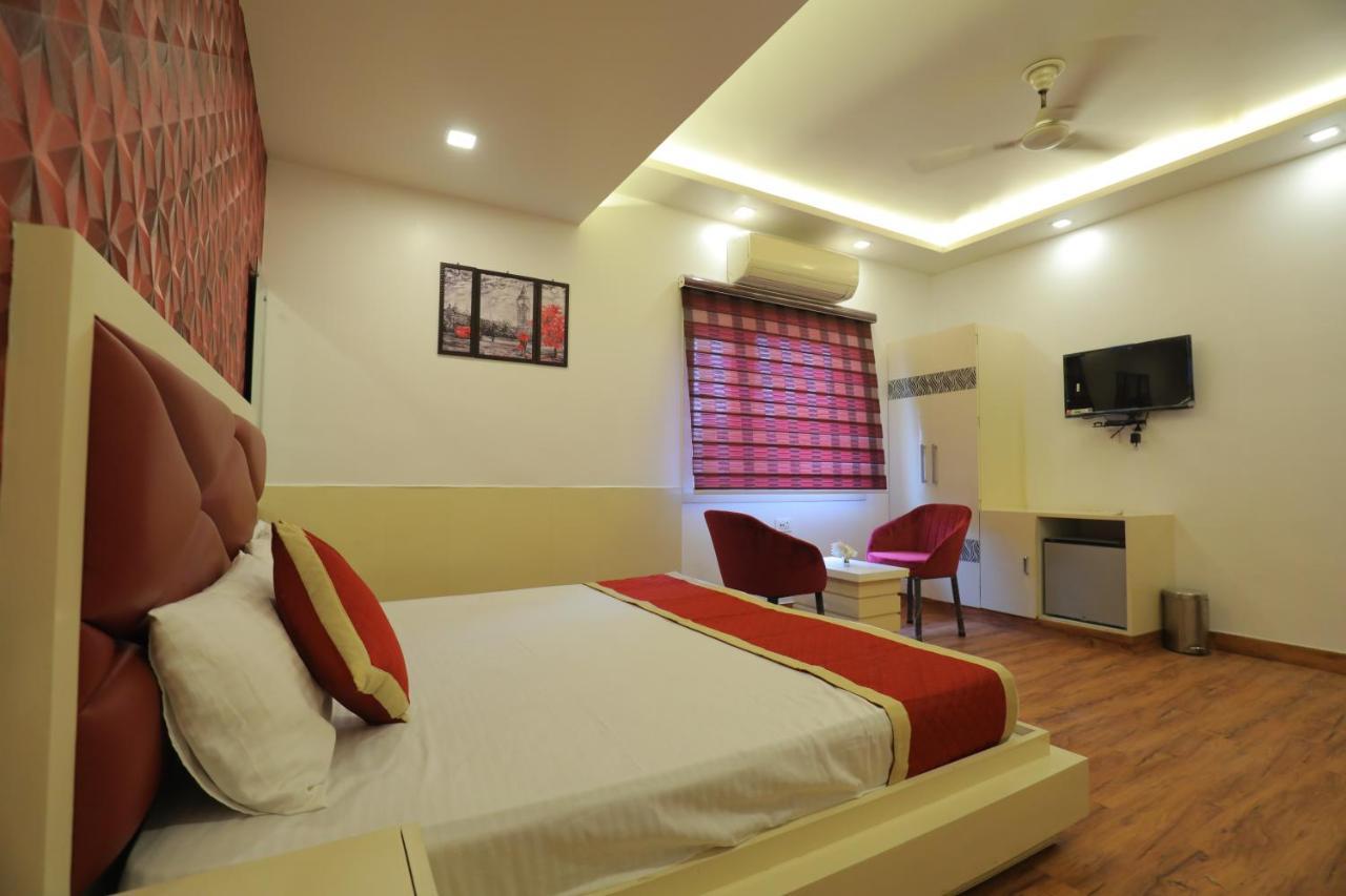 Hotel Sahib'S Red Carpet - Family & Corporate Hotel Chain Agra  Dış mekan fotoğraf