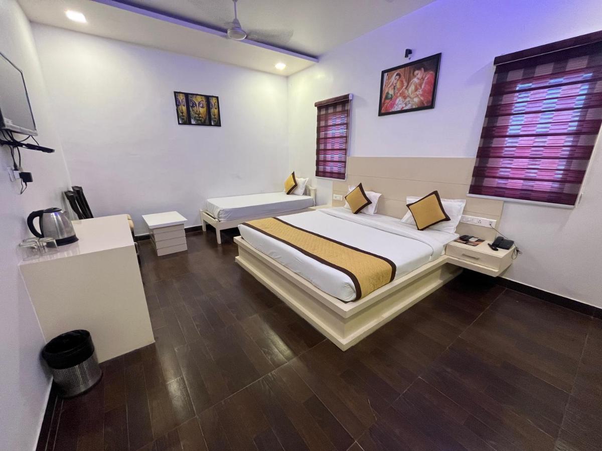 Hotel Sahib'S Red Carpet - Family & Corporate Hotel Chain Agra  Dış mekan fotoğraf