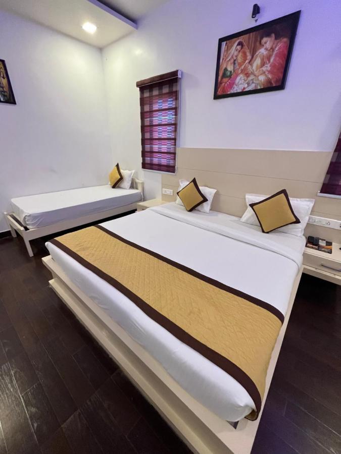 Hotel Sahib'S Red Carpet - Family & Corporate Hotel Chain Agra  Dış mekan fotoğraf